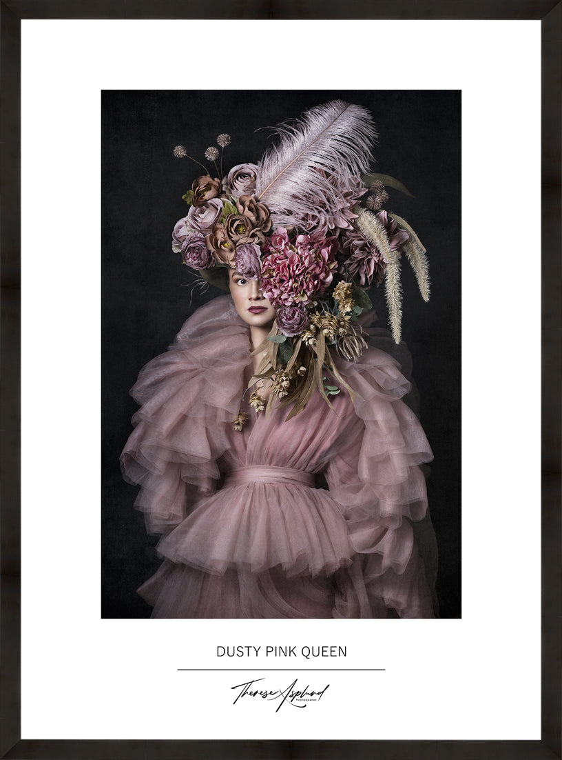 Art Poster 50x70 - DUSTY PINK QUEEN