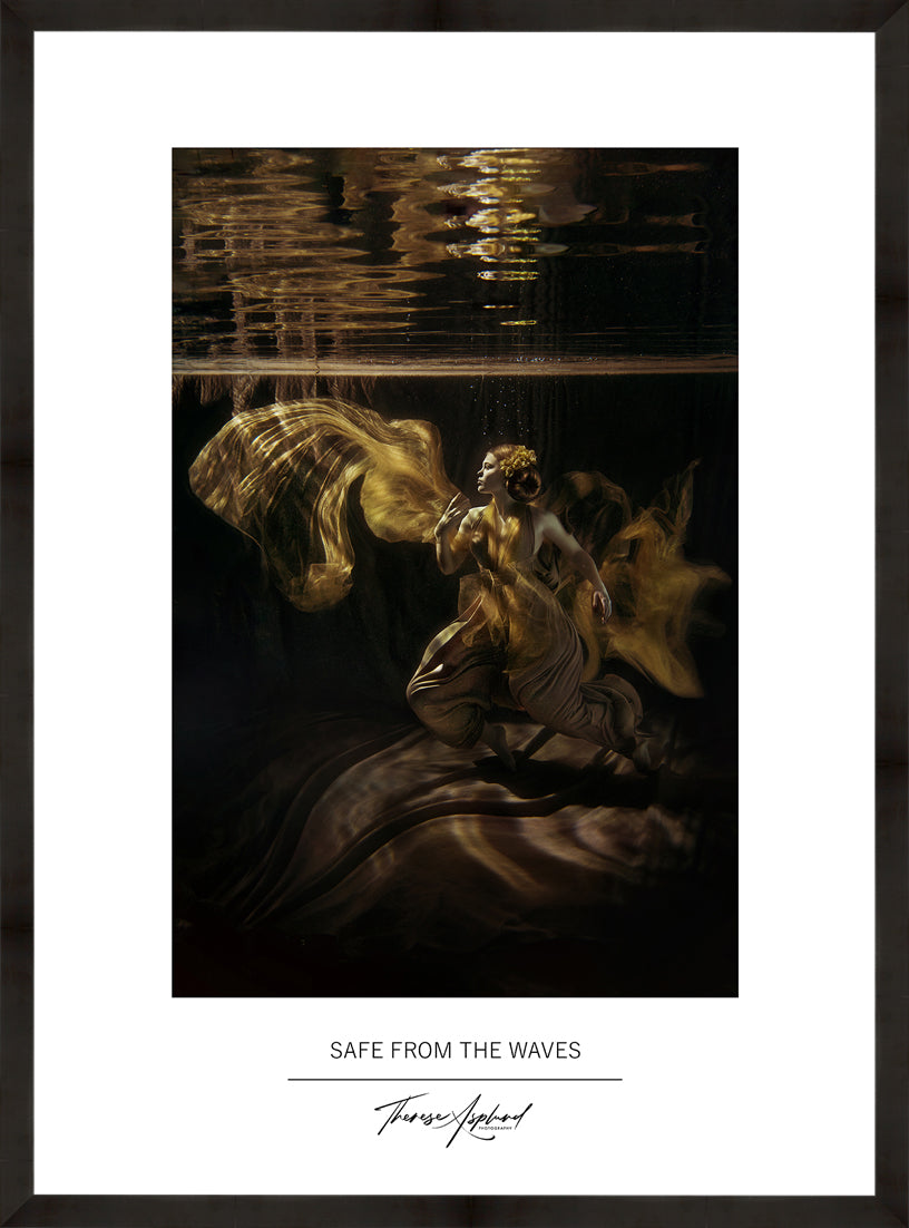 Art Poster 50x70 - SAFE FROM THE WAVES