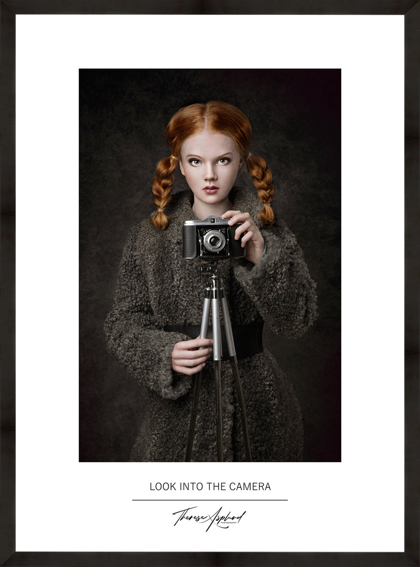 Art Poster 50x70 - LOOK INTO THE CAMERA