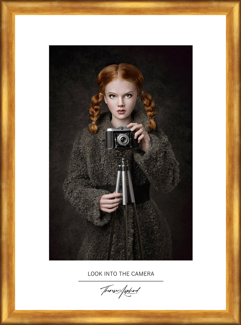 Art Poster 50x70 - LOOK INTO THE CAMERA